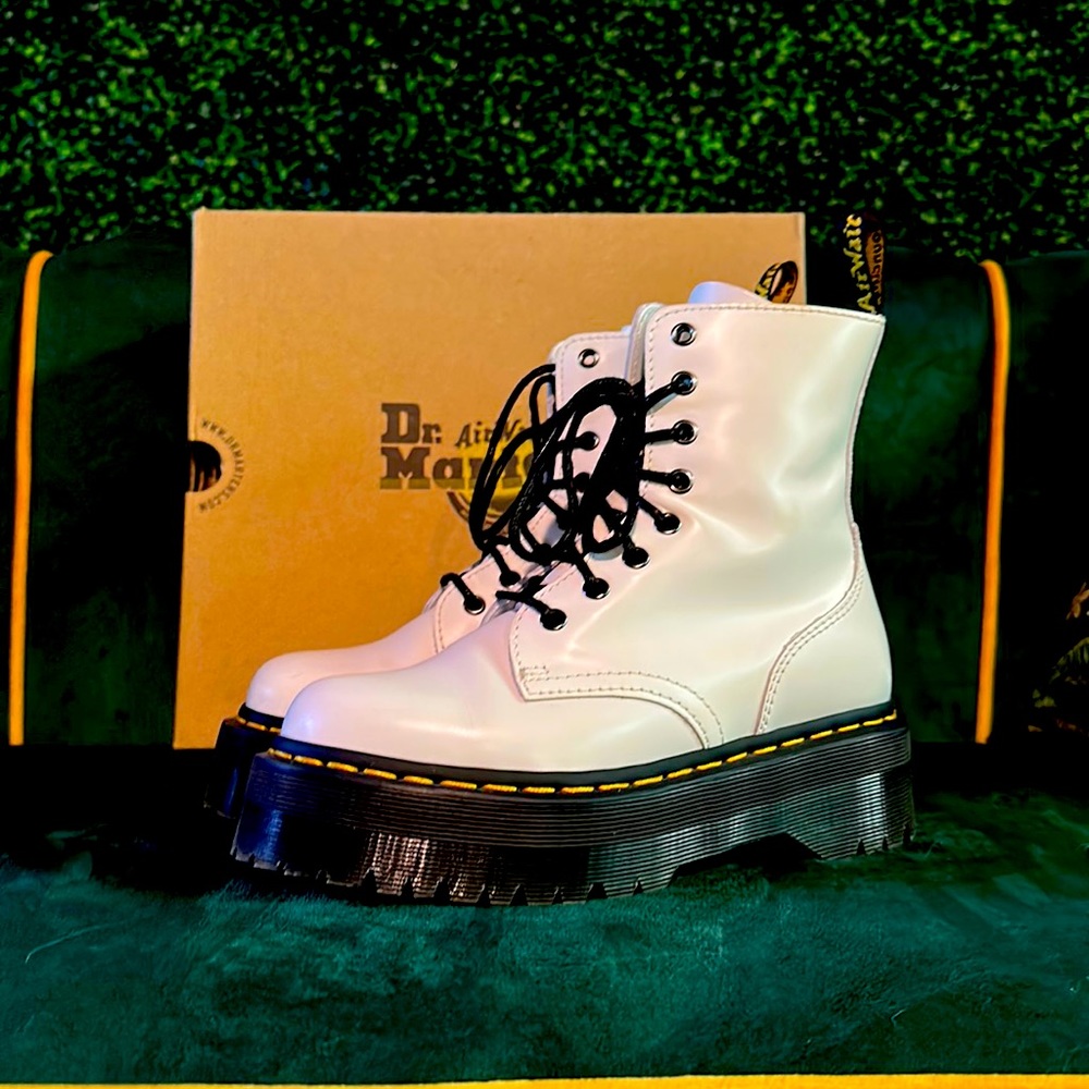 Dr. Martens Jadon White lug sole platform 5